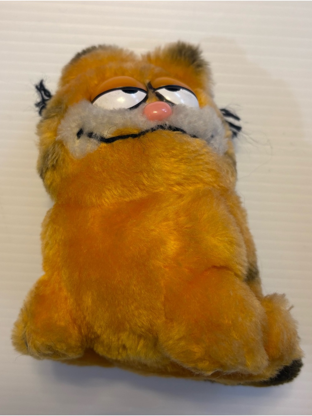 Vintage 1980s Dakin Garfield Sitting Plush – Classic Orange Cat Stuffed Animal
